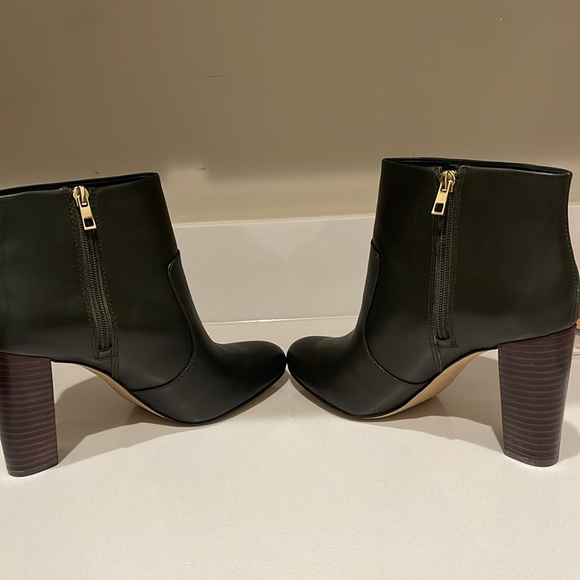 Ann Taylor Carly leather ankle bootie s 8 1/2 - Picture 5 of 8